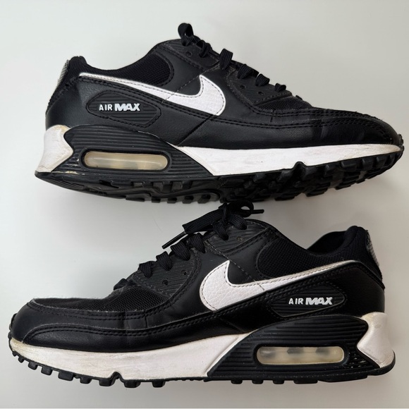 Nike Women's Air Max 90 Shoes Black and White Streetwear Classic Vibes Size 8.5M - Picture 14 of 15